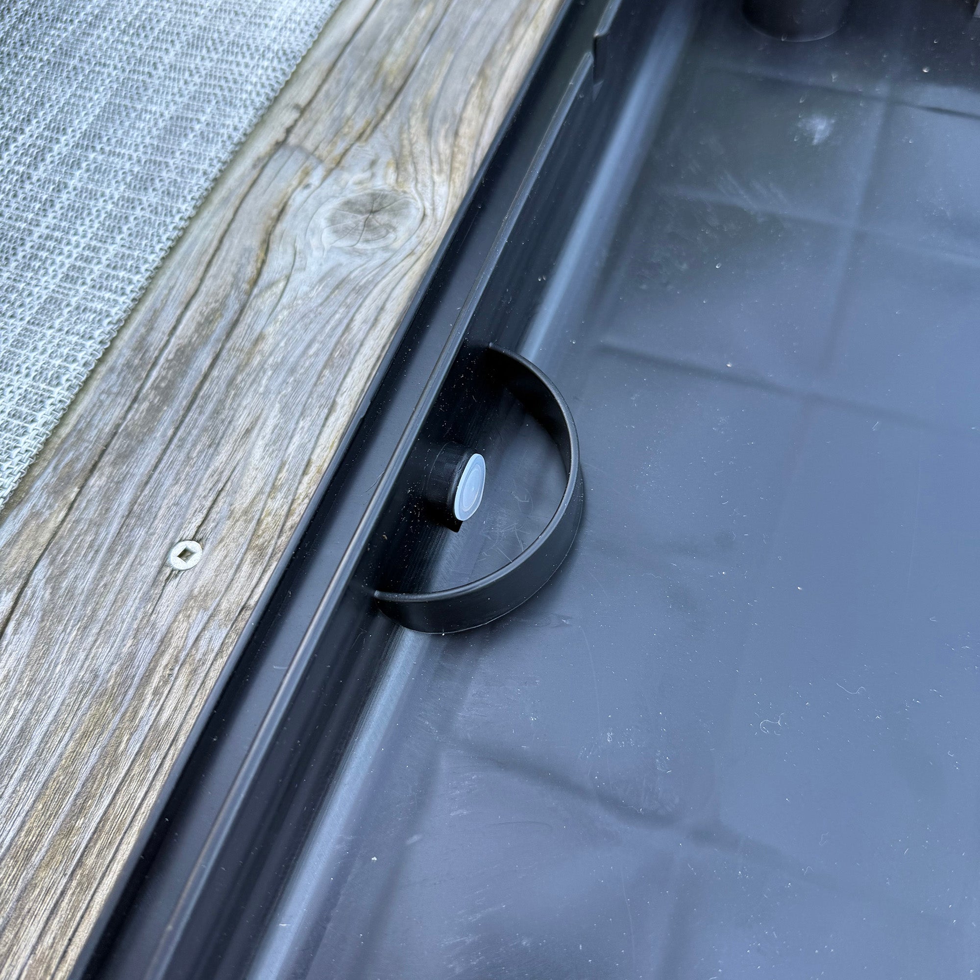 Complete self-watering wicking cell assembly ready for planting